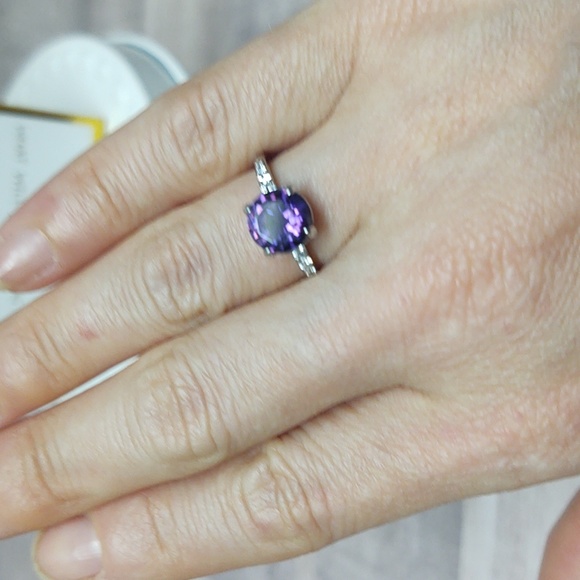 Bomb Party~Holiday Gifting Collection~Size 6. - Picture 5 of 6